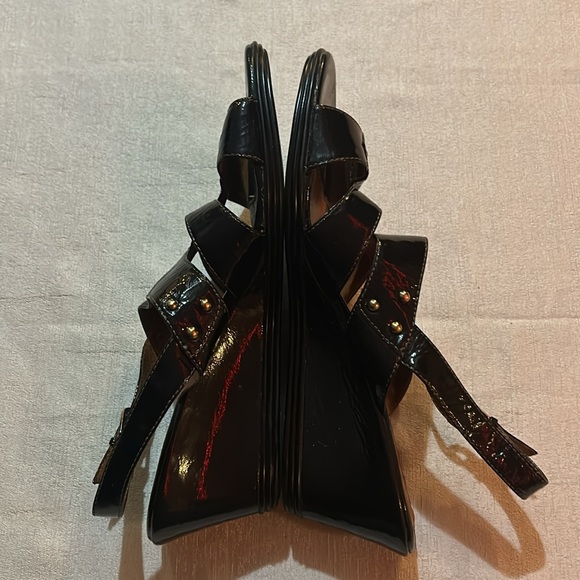 Sofft Patent Leather Black Wedge Studded Sandals Comfort Size 10 Preowned - Picture 8 of 12